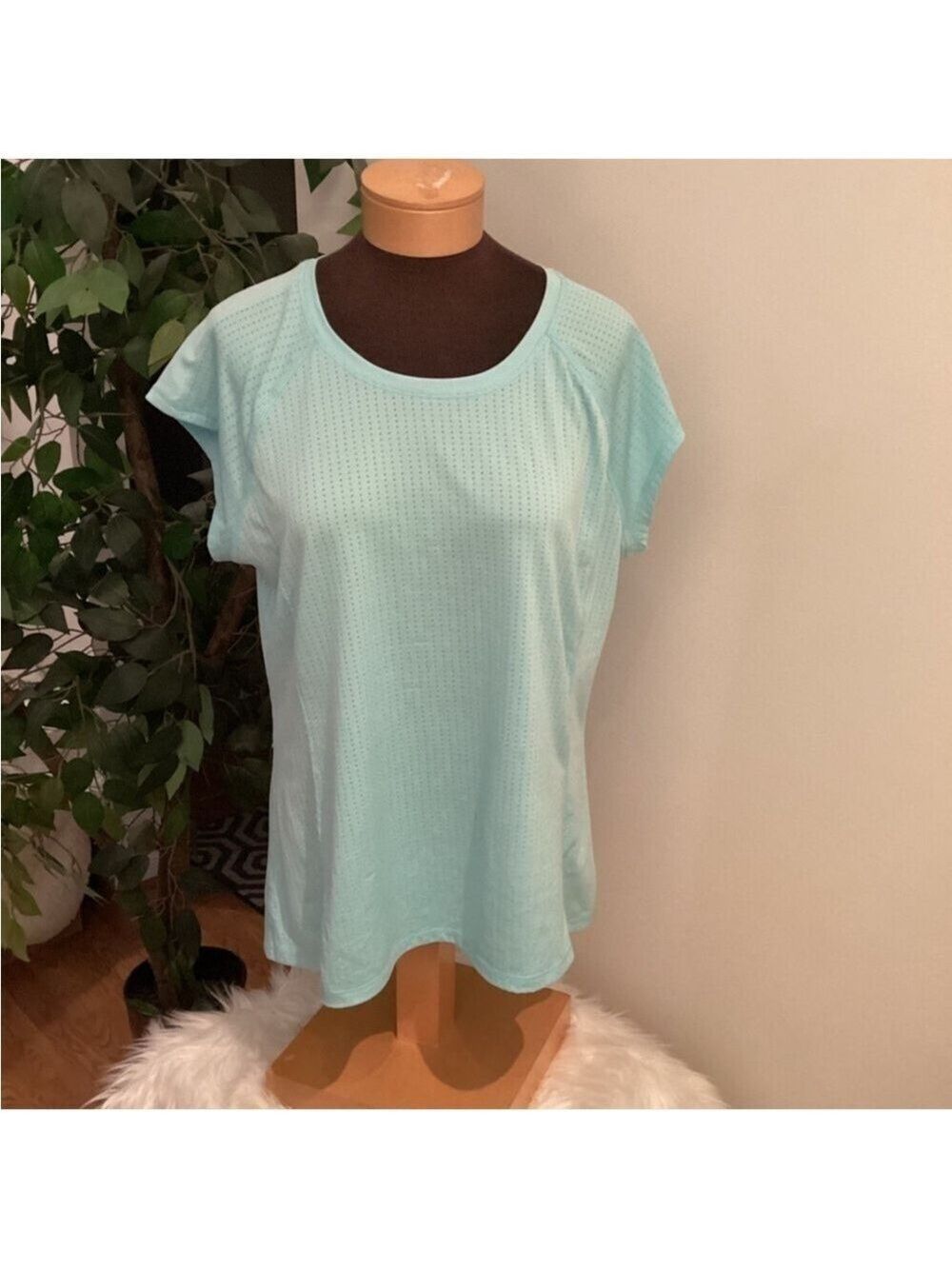 C9 by Champion workout tee Woman’s XXL bluish green open back